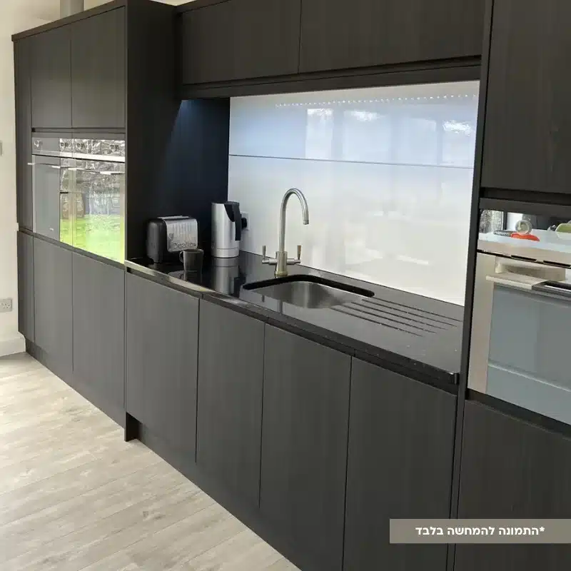 טפט עץ שחור